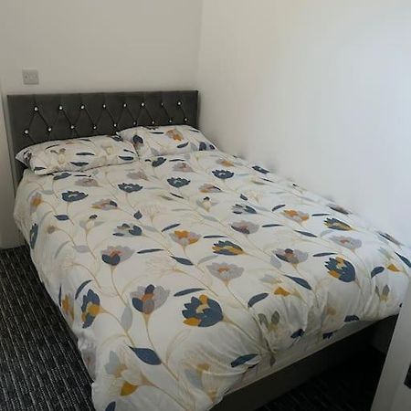 Modern 1 Bed Apartment In Salford แมนเชสเตอร์ ภายนอก รูปภาพ