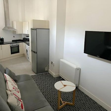 Modern 1 Bed Apartment In Salford แมนเชสเตอร์ ภายนอก รูปภาพ
