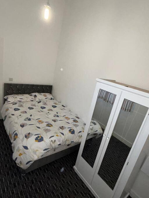Modern 1 Bed Apartment In Salford แมนเชสเตอร์ ภายนอก รูปภาพ