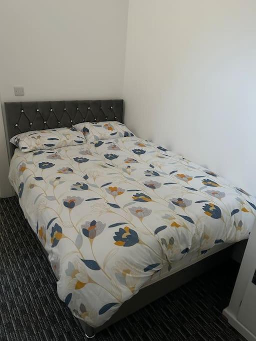 Modern 1 Bed Apartment In Salford แมนเชสเตอร์ ภายนอก รูปภาพ