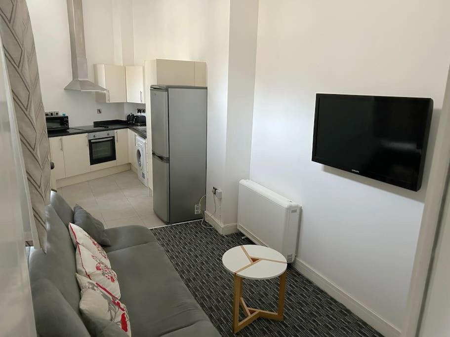 Modern 1 Bed Apartment In Salford แมนเชสเตอร์ ภายนอก รูปภาพ